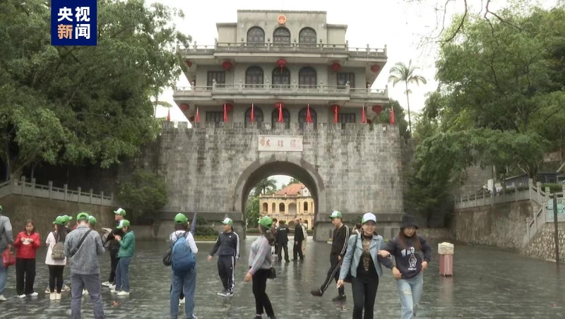 外国人入境团队旅游业务恢复 多个越南旅游团经广西友谊关入境