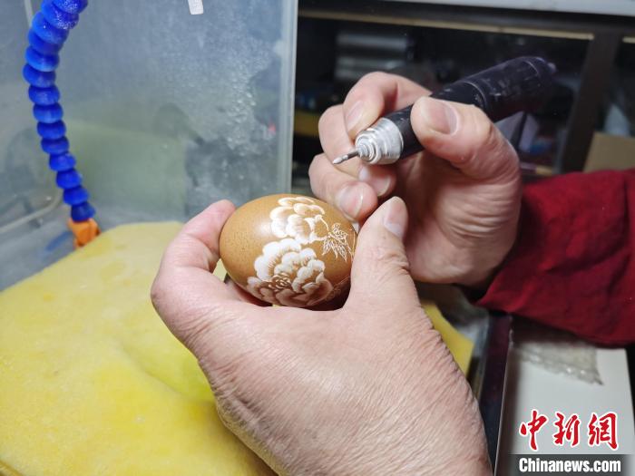 西安艺人展现蛋雕技艺：让陕西元素在蛋壳上“跳动”