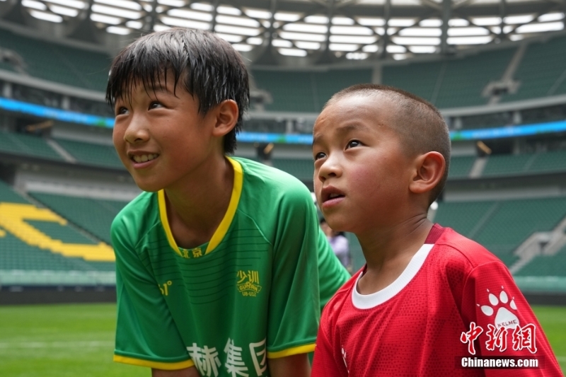 特别的“六一”：新工体首迎藏族儿童足球队