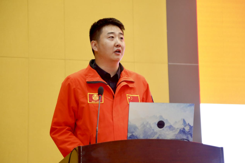 “全国五四红旗团委”荣誉称号获奖者、陕西测绘地理信息局团委代表徐伟航分享奋斗故事。