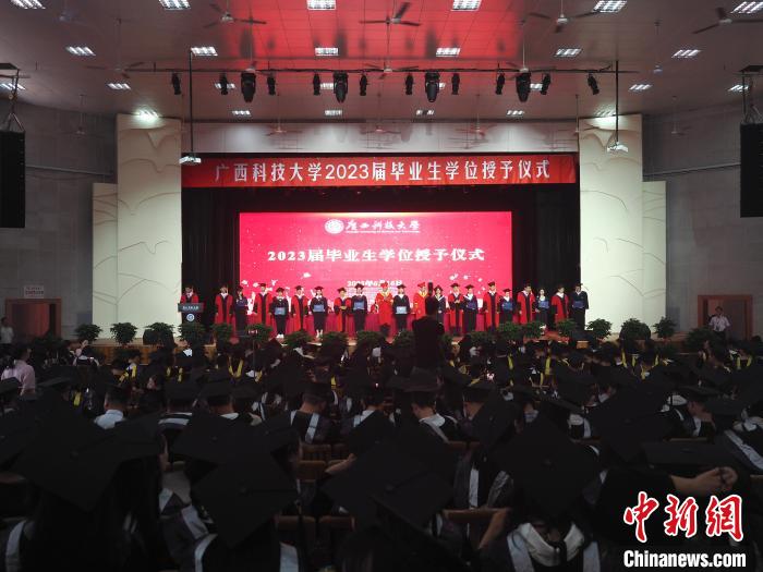 图为广西科技大学毕业典礼。　李娇阳 摄