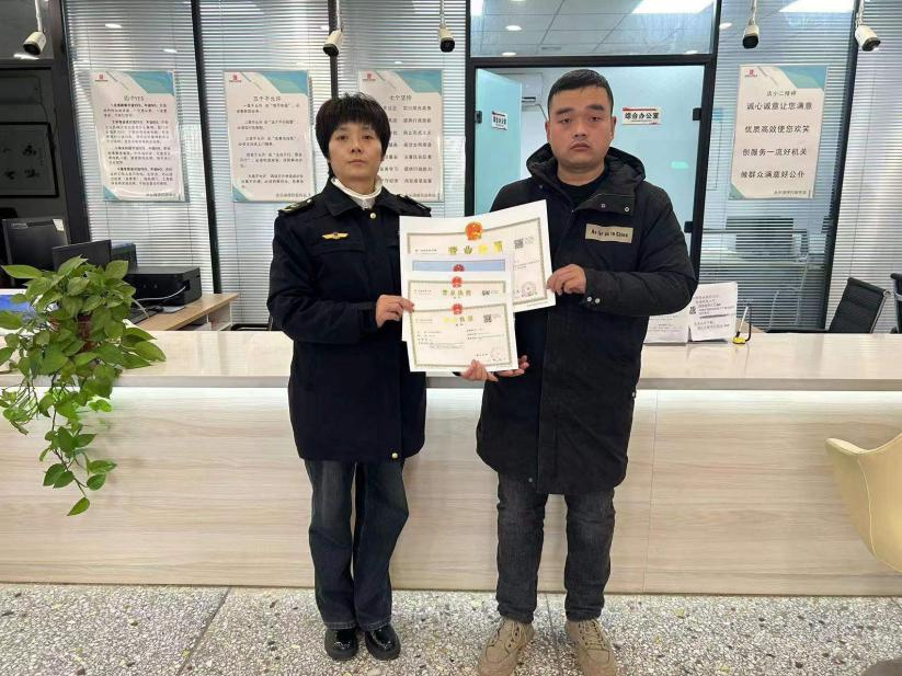 西咸新区首张“一证多址”食品经营许可证在泾河新城颁发