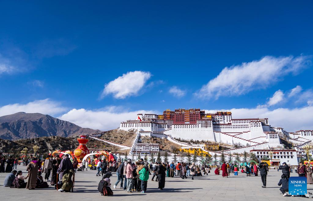 Xizang opens tourist destinations to public free of charge to promote tourism
