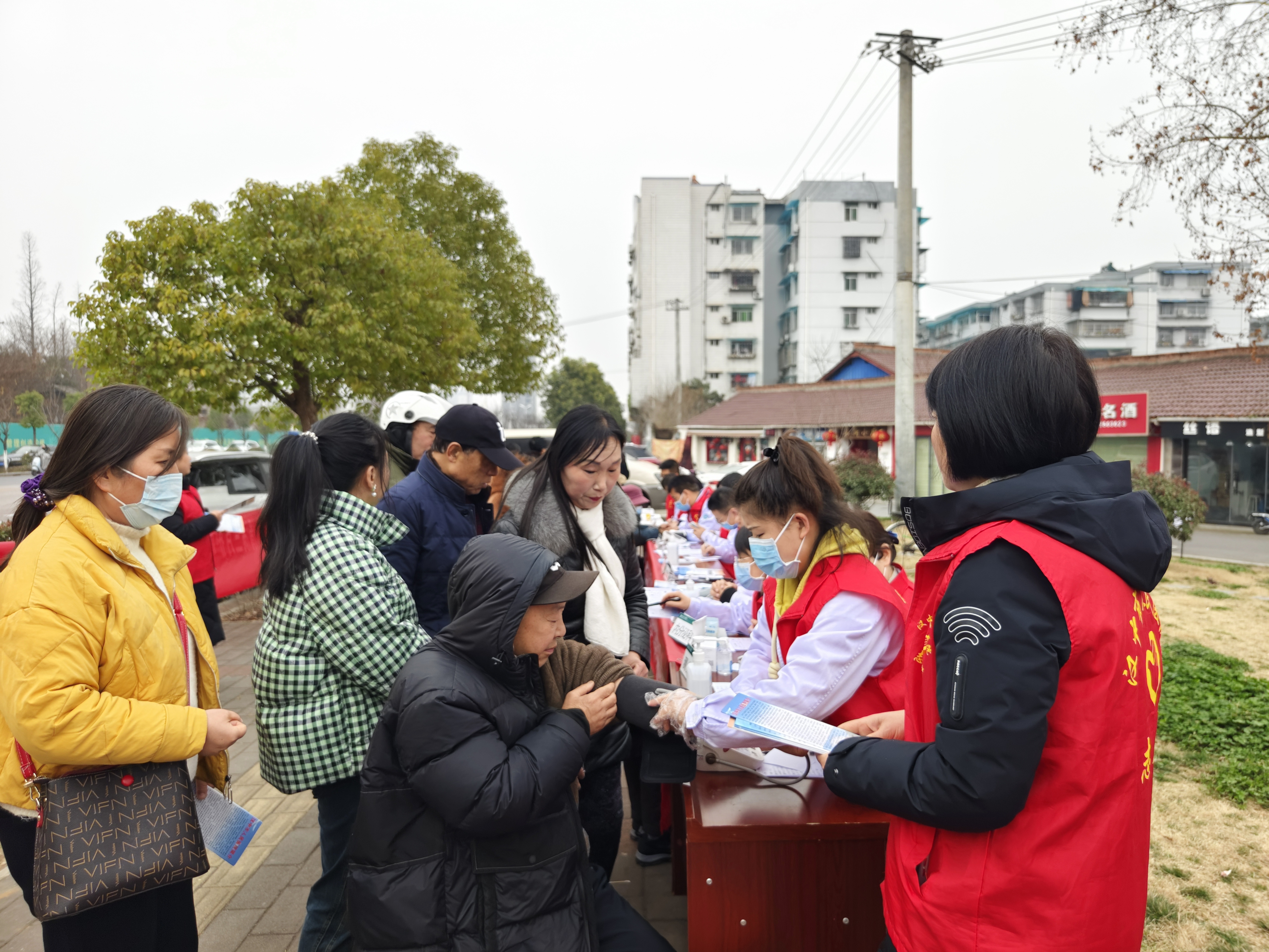 汉中市人民医院深化志愿服务为百姓健康贡献力量