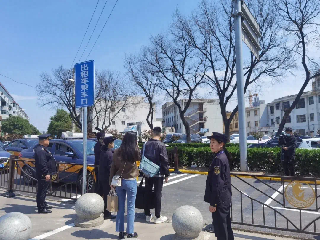 韩城市火车站出租车行车道启用