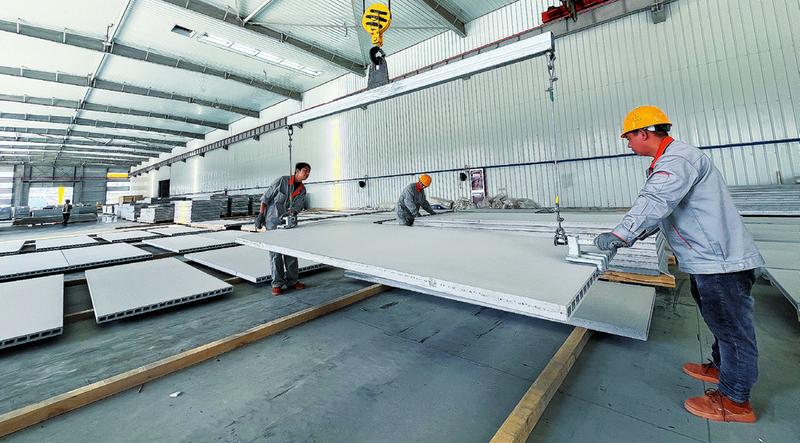 ECP板材生产线项目试生产